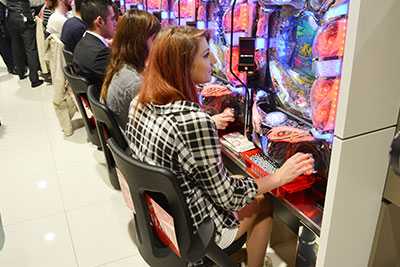 インバウンド対策型店舗 マルハン新宿東宝ビル店プレス内覧会